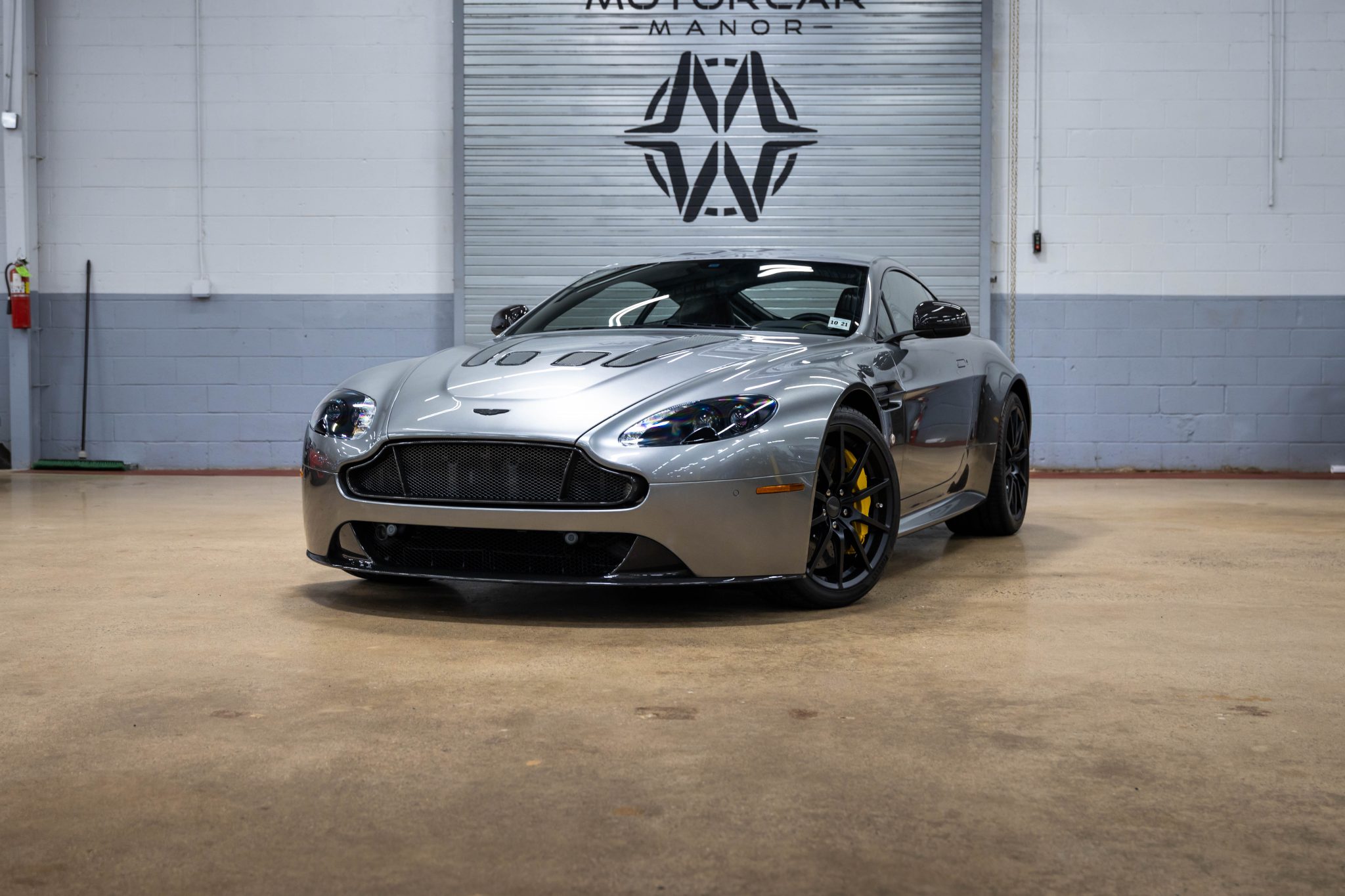 2017 Aston Martin V12 Vantage 