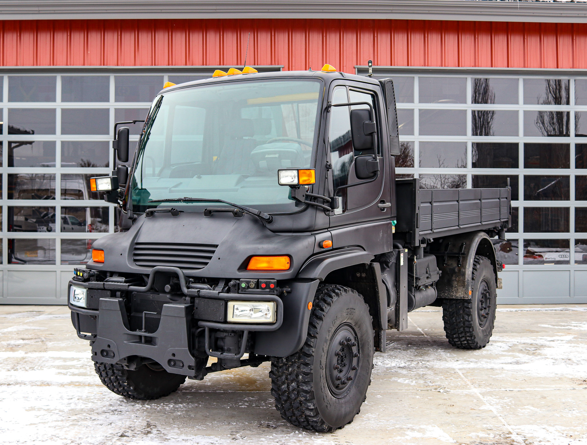 2003 Mercedes-Benz Unimog 