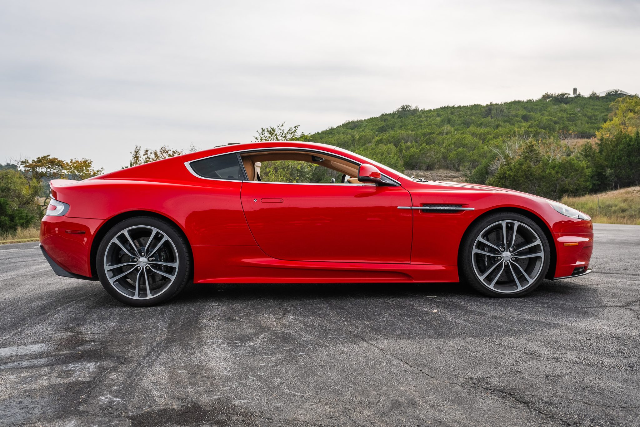 2011 Aston Martin DBS 