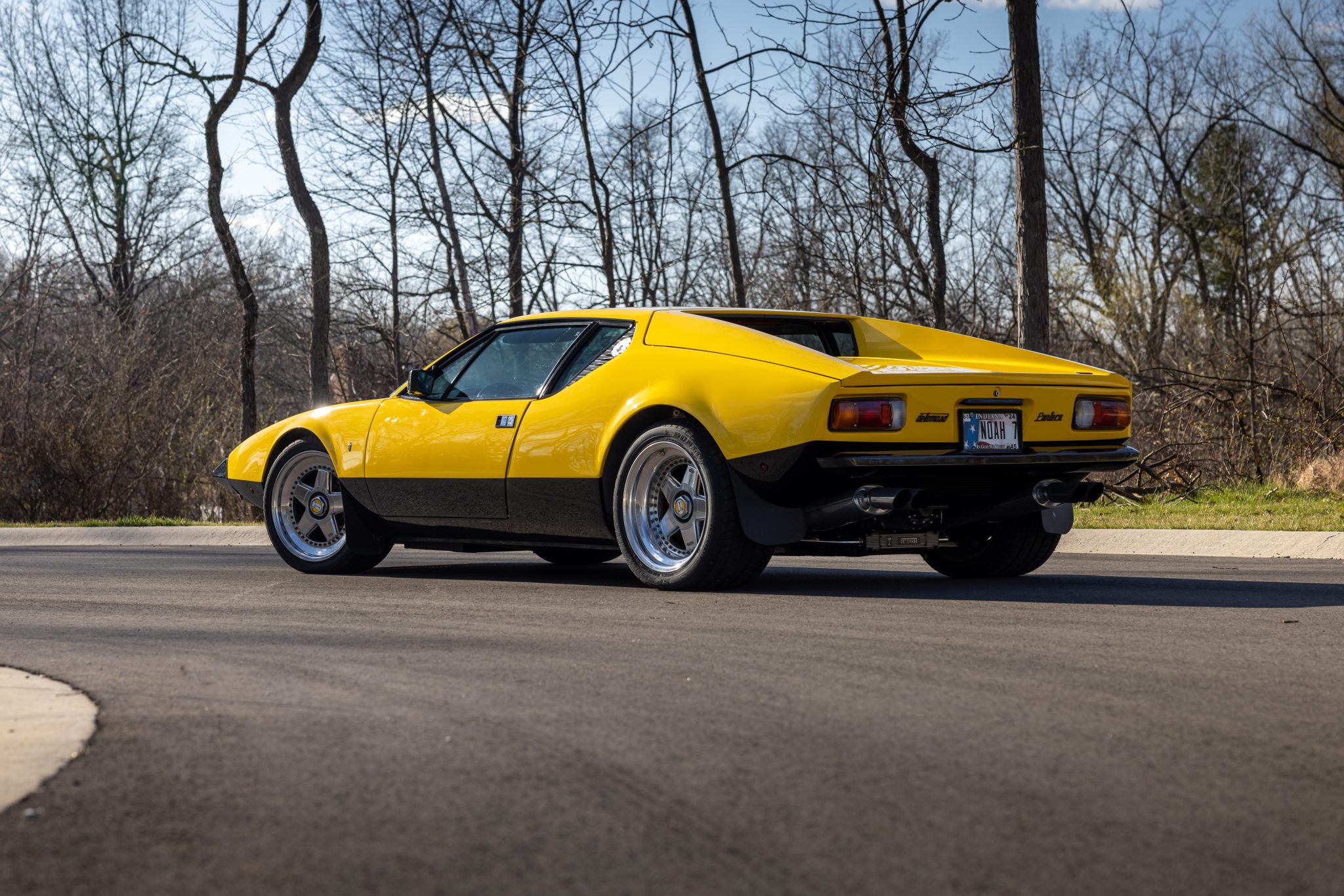 1974 DeTomaso Pantera 