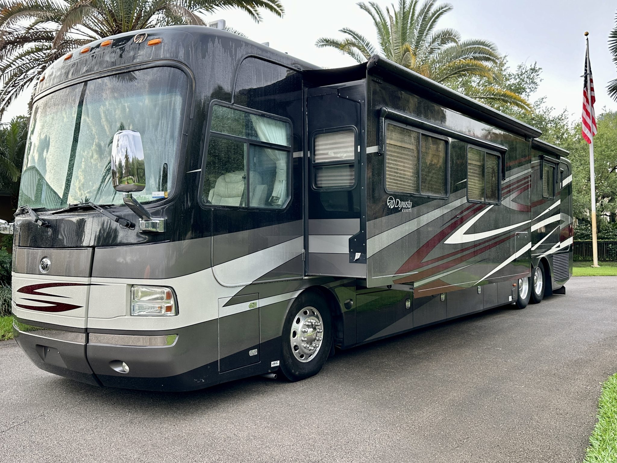 2008 Monaco Dynasty Renaissance IV Motorcoach 