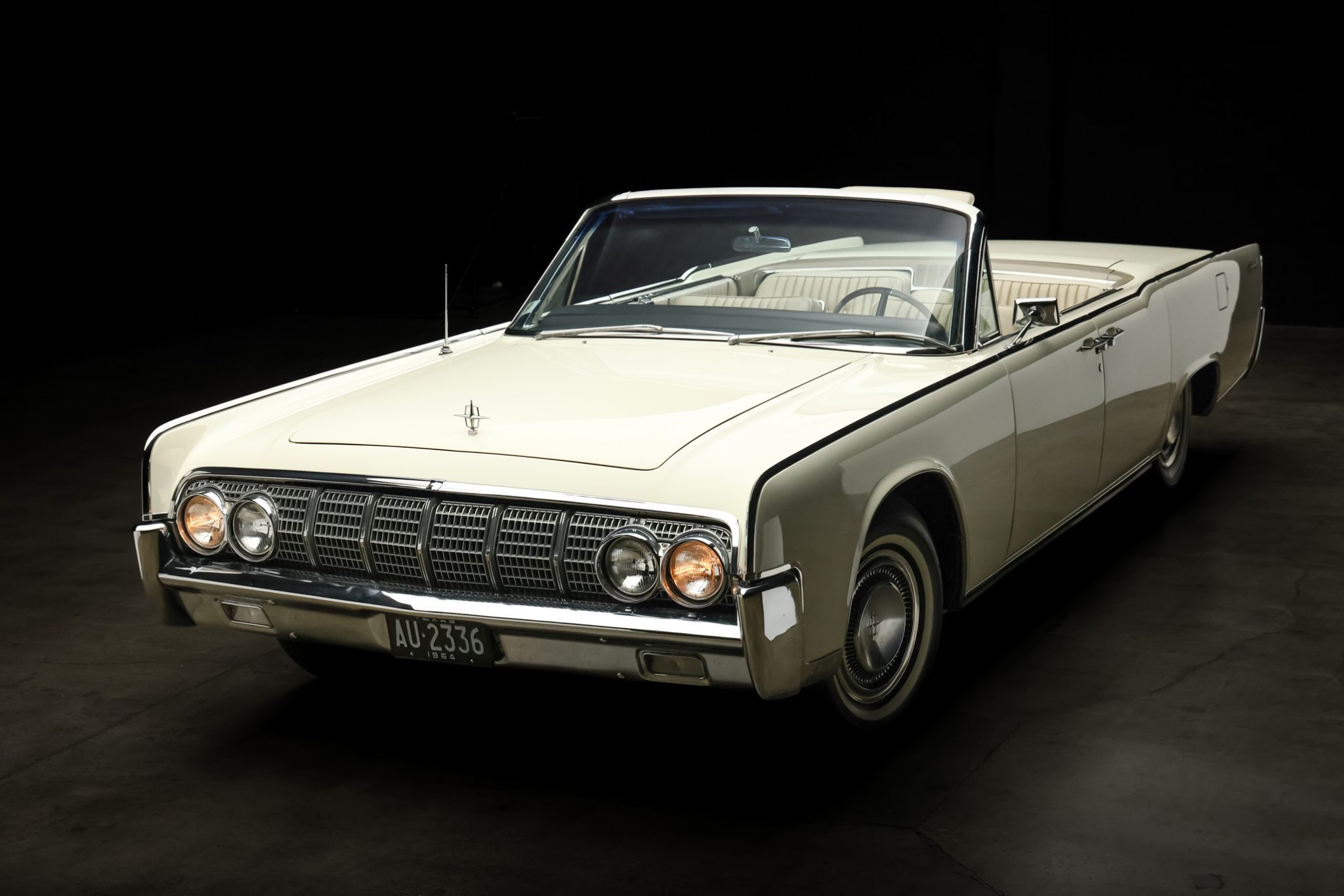 Ex–Lyndon B. Johnson 1964 Lincoln Continental Convertible
