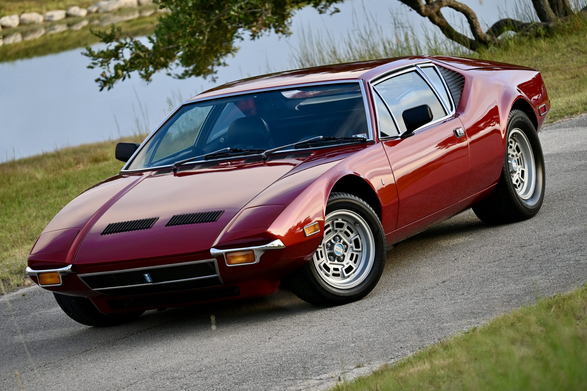 1972 DeTomaso Pantera 