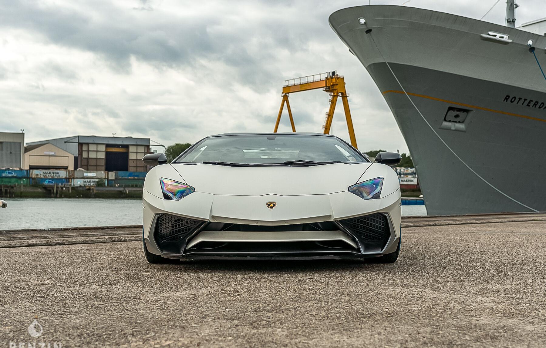 2016 Lamborghini Aventador
