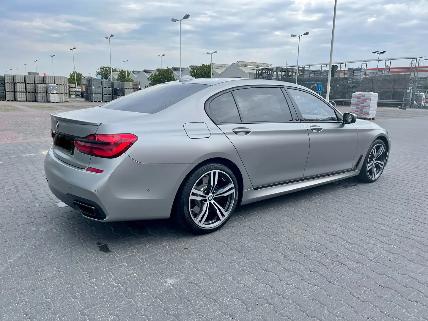 2018 BMW 750 LI xDrive, B&W, EX-LOUNGE; SKY, M-Pak, TV